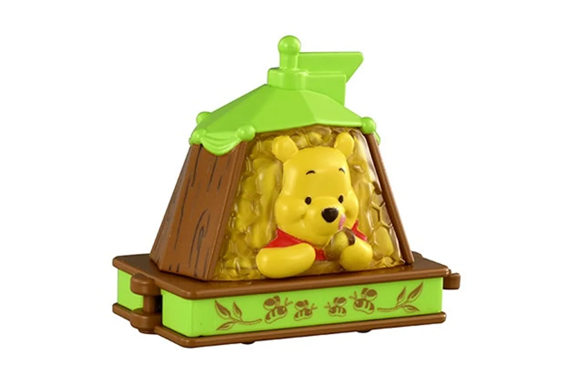 Tomica No. 175 Disney Tomica Parade Winnie the Pooh / 迪士尼巡游 小熊维尼 die-cast model — official product photo of the toy car