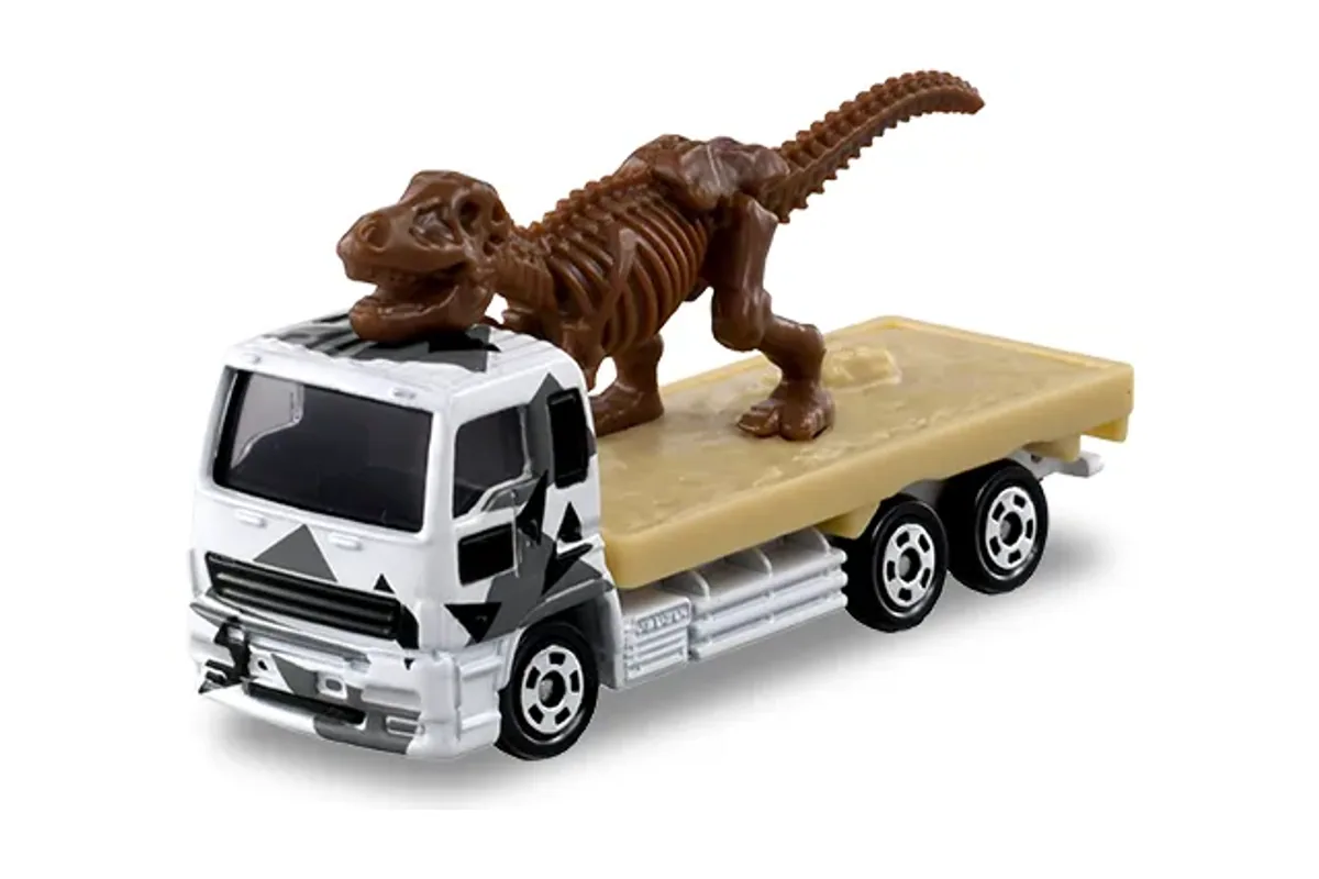 Tomica No. 57 Isuzu Fossil Transporter / 恐龙化石搬运车 die-cast model — official product photo of the toy car
